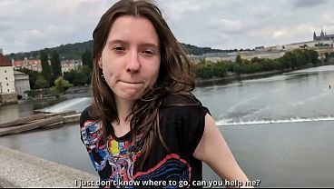 Întâlnirea pe stradă cu o studentă poloneză se încheie cu o ejaculare abundentă pe corpul ei zvelt  | Film Porno